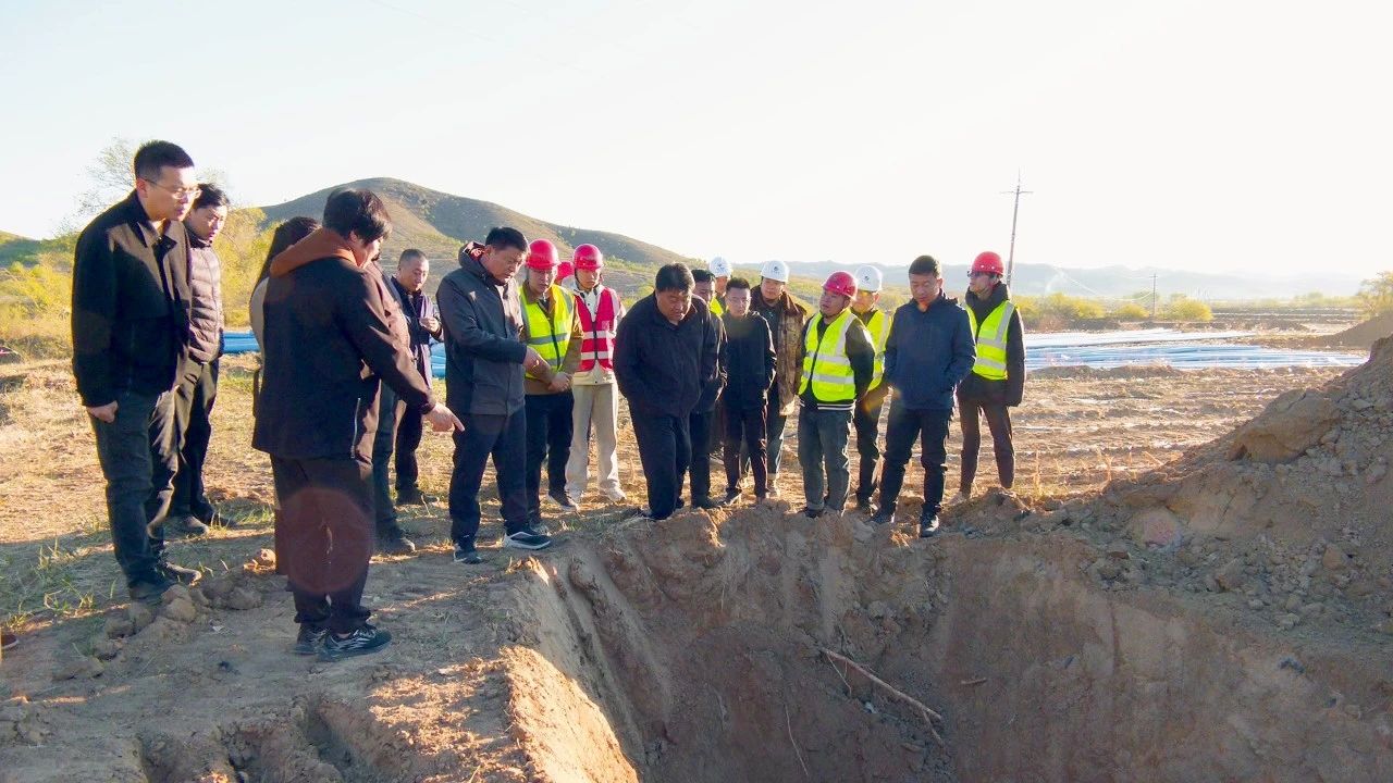 钟青松调研高标准农田项目建设工作